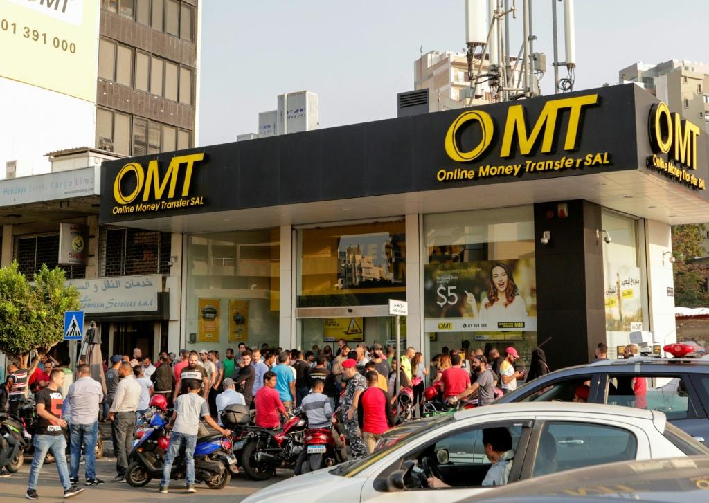 A crowd in front of an OMT branch.