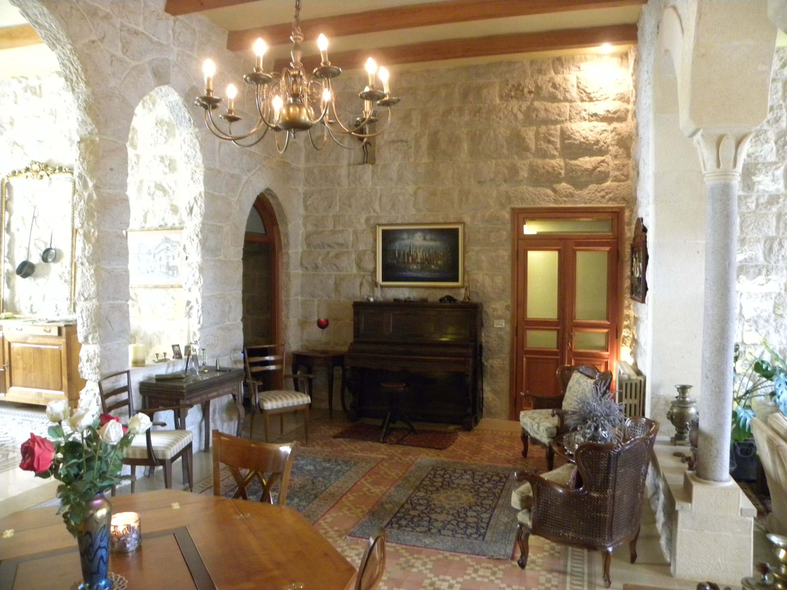10+ Inside Looks At Lebanese Family Homes 5
