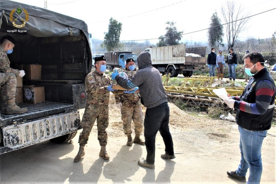 Lebanese Army soldiers distributing aid to citizens