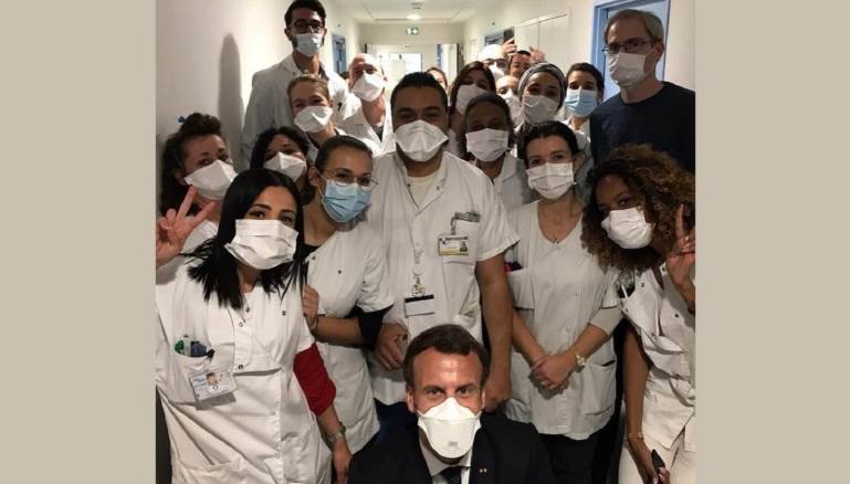 Lebanese doctors posing for a photograph with French President Macron