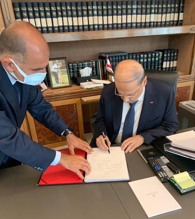 President Michel Aoun signs the decree to appoint a new minister of foreign affairs
