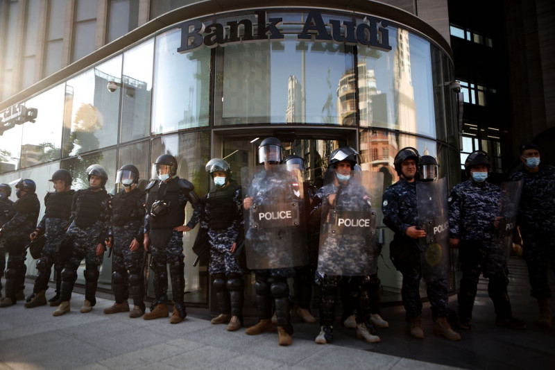 People Are Suing Banks In Lebanon 2