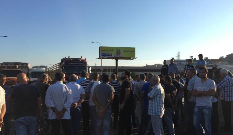 Lebanese public transport workers and laborers protest