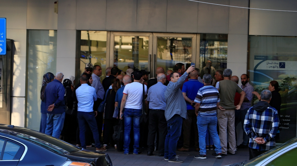 People Storm Bank-Sponsored Beirut Concert To Demand Their Stolen Money 1