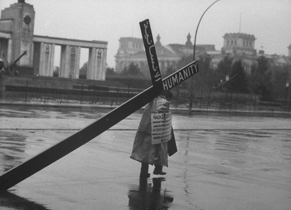 The Story Of The Lebanese Man Who Protested The Berlin Wall With A Giant Wooden Cross 2