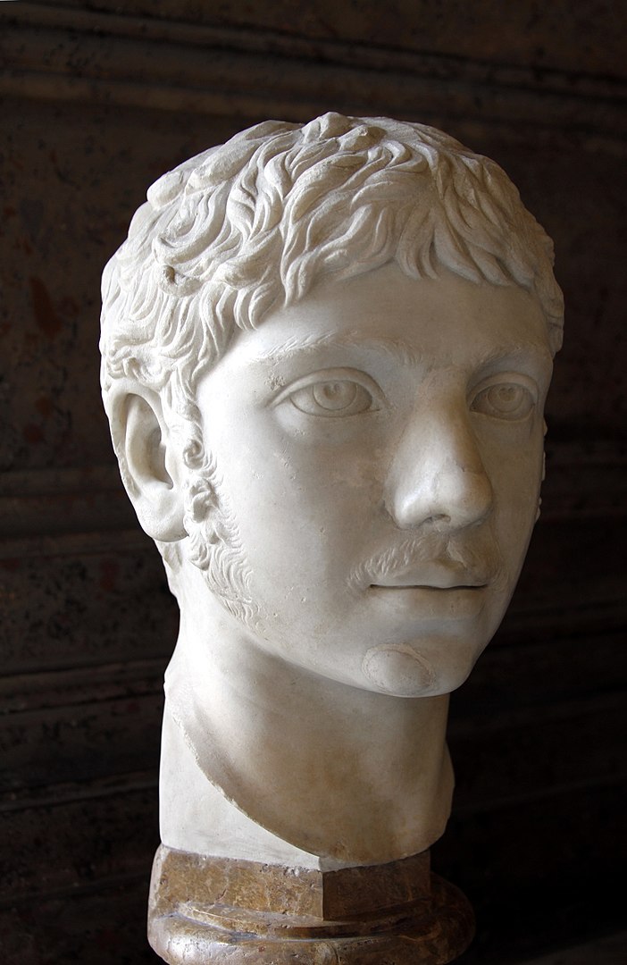 Les 5 empereurs romains d'origine phénicienne 4 Le règne de quatre ans (218-222) d'Elagabalus, connu officiellement sous le nom d'Antoninus, est caractérisé par la controverse, l'incompétence et de nombreux scandales.