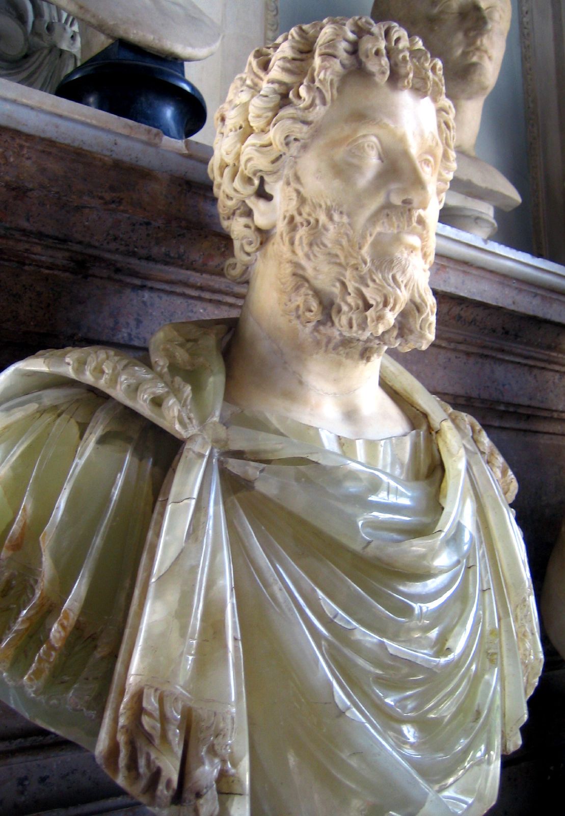 Les 5 empereurs romains d'origine phénicienne 1 Né en 145 dans la cité phénicienne punique de Leptis Magna (actuelle Libye), Septime Sévère est considéré comme le premier souverain africain de Rome.