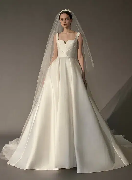 Check Out Elie Saab's Graceful Bridal Collection For The Spring Of 2023 7