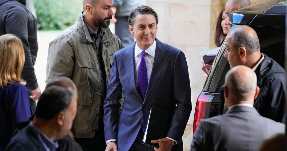 Amos Hochstein seen in Beirut having coffee during his visit to discuss cease fire proposal